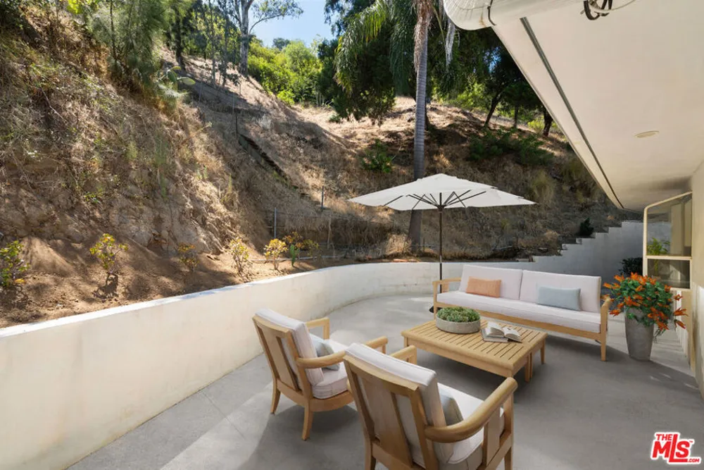 9659 Cedarbrook Drive Los Angeles, CA 90210