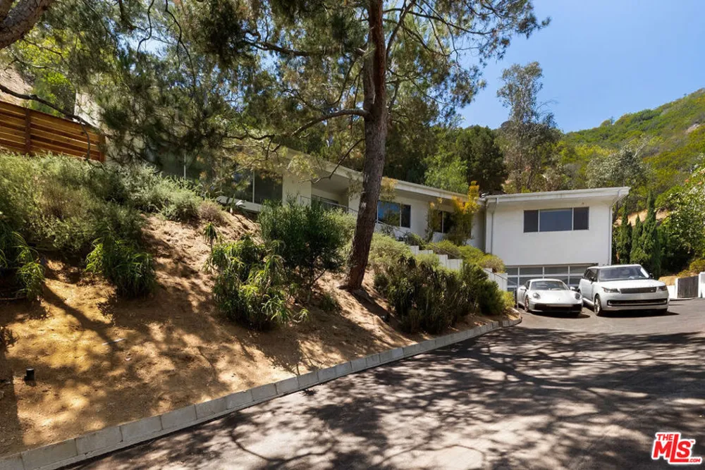 9659 Cedarbrook Drive Los Angeles, CA 90210