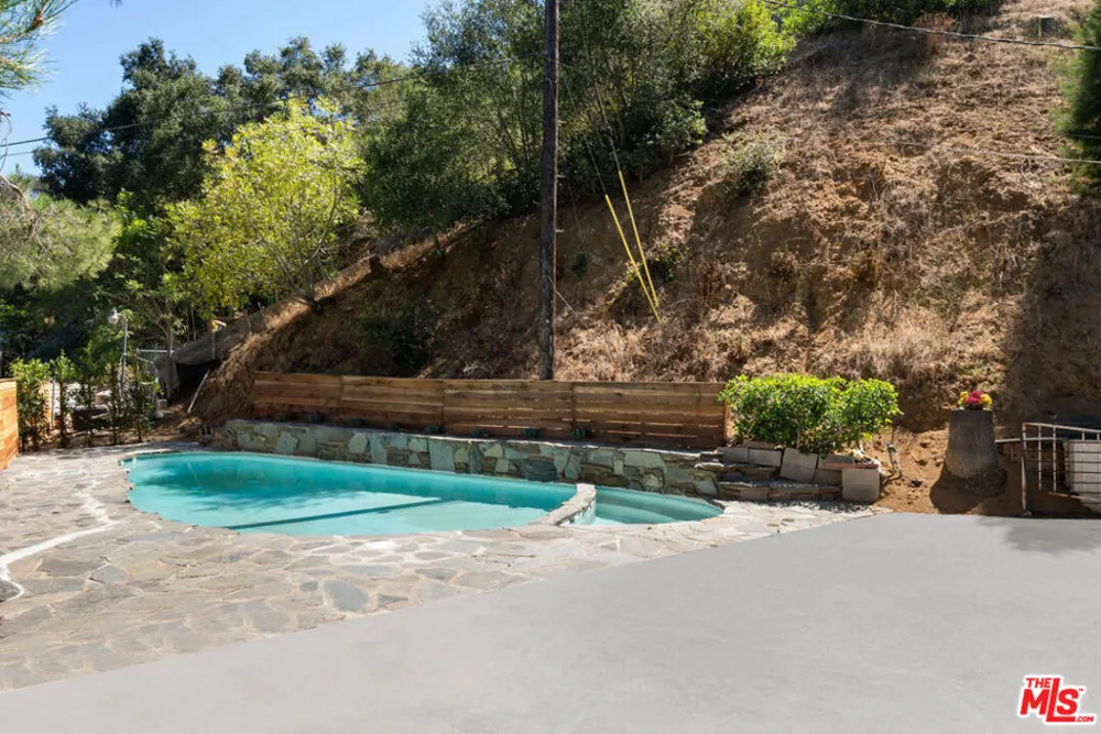 9659 Cedarbrook Drive Los Angeles, CA 90210