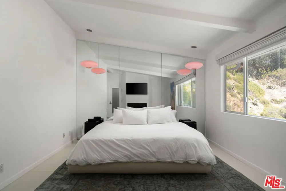 9659 Cedarbrook Drive Los Angeles, CA 90210