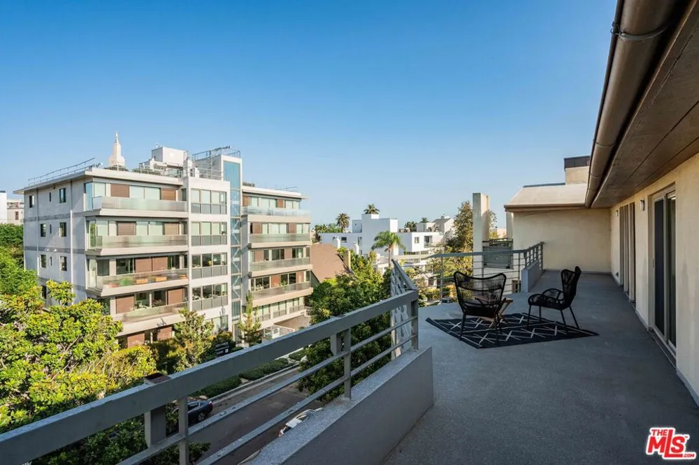 1645 Malcolm Avenue #302 Los Angeles, CA 90024