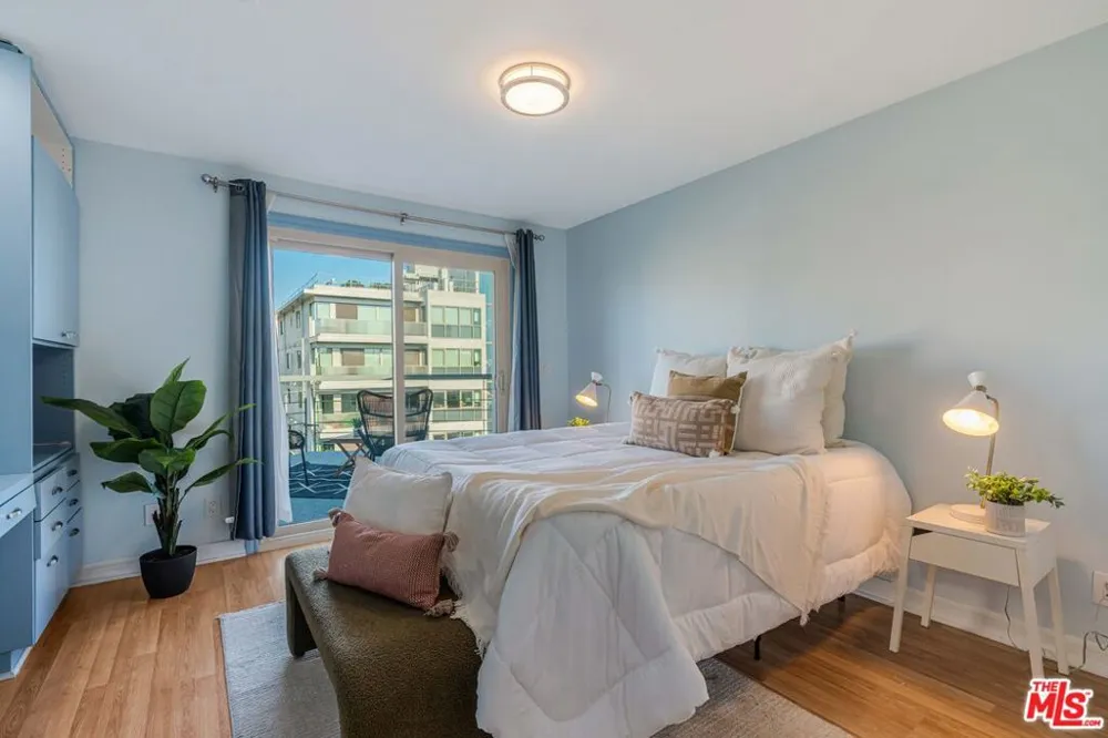 1645 Malcolm Avenue #302 Los Angeles, CA 90024
