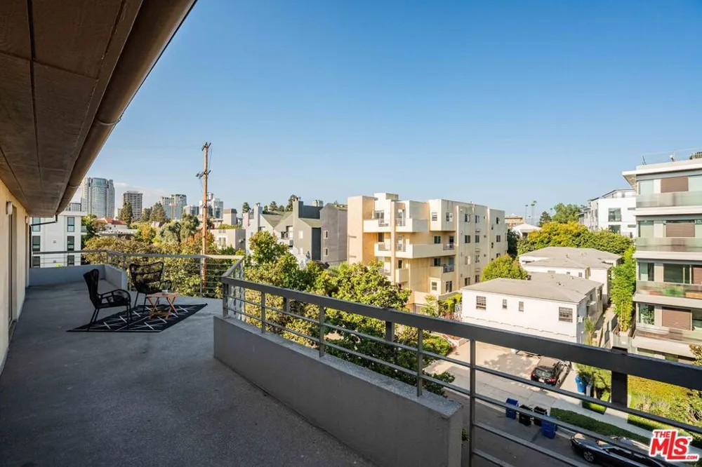 1645 Malcolm Avenue #302 Los Angeles, CA 90024