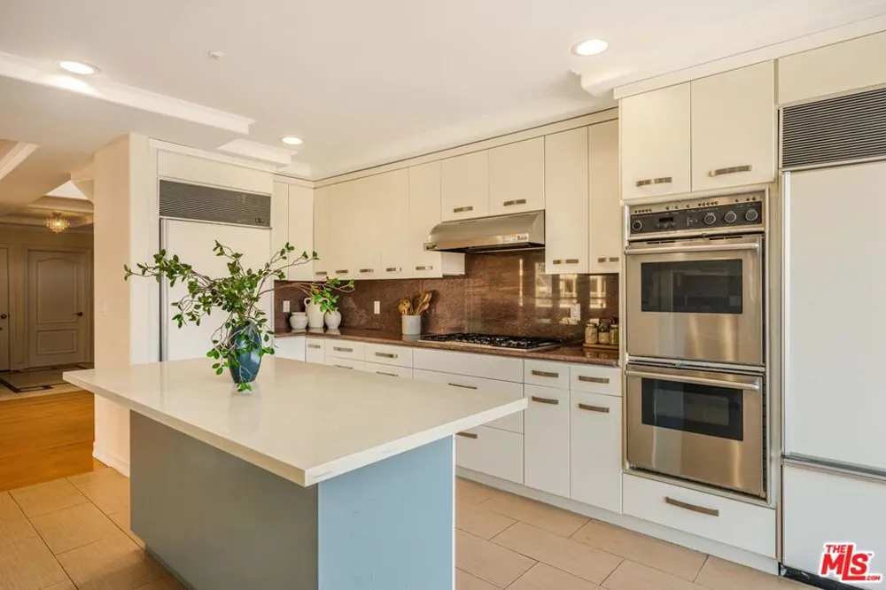 1645 Malcolm Avenue #302 Los Angeles, CA 90024