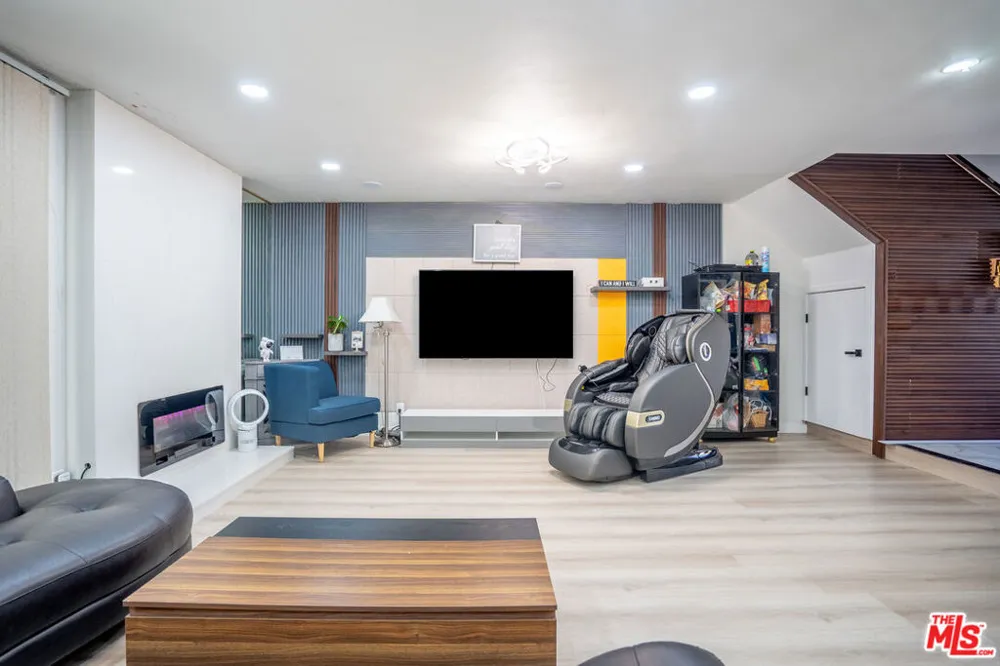 12203 Santa Gertrudes Avenue #64 La Mirada, CA 90638