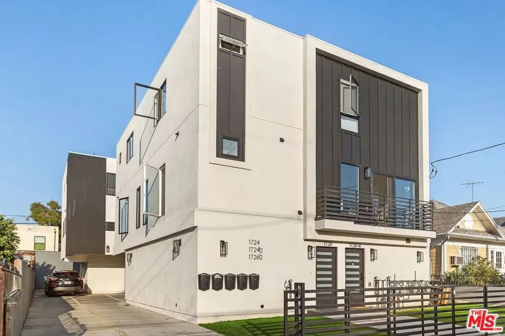 1724 Menlo Avenue #B Los Angeles, CA 90006