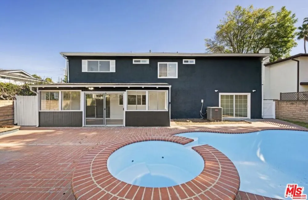 6257 Lindley Avenue Los Angeles, CA 91335