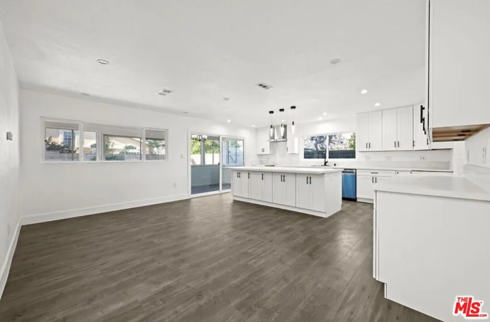 6257 Lindley Avenue Los Angeles, CA 91335