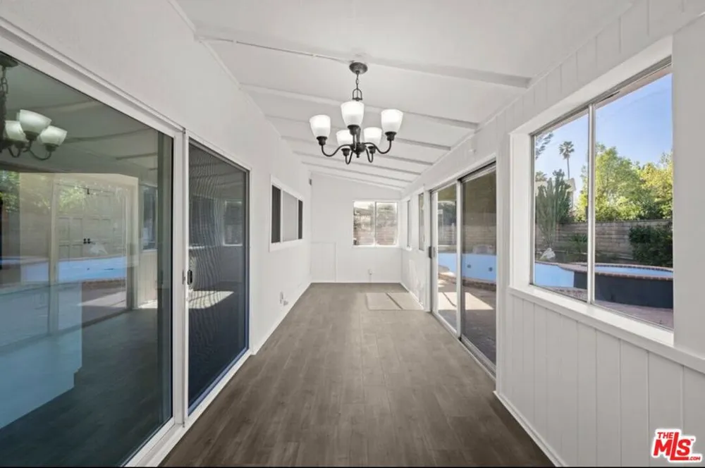 6257 Lindley Avenue Los Angeles, CA 91335