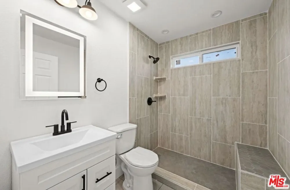 6257 Lindley Avenue Los Angeles, CA 91335