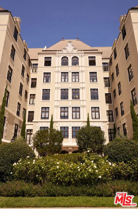 316 Rossmore Avenue #605 Los Angeles, CA 90004