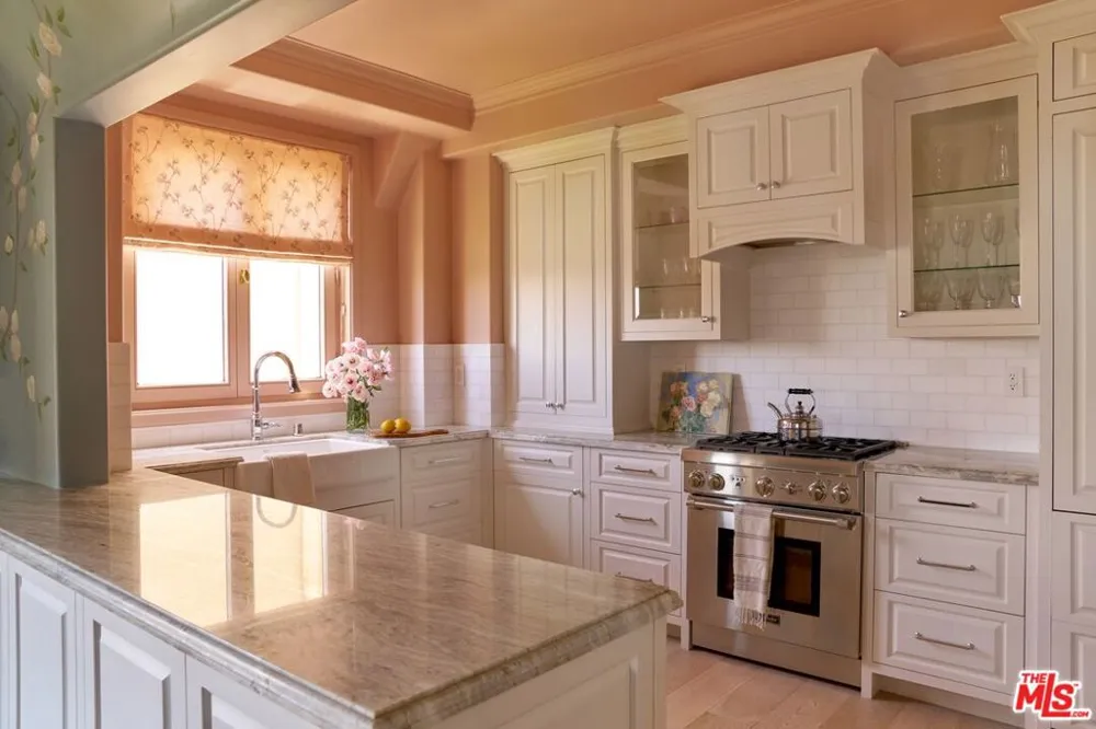 316 Rossmore Avenue #605 Los Angeles, CA 90004