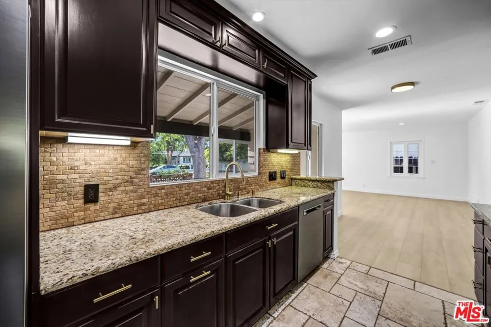 6254 Ben Avenue Los Angeles, CA 91606