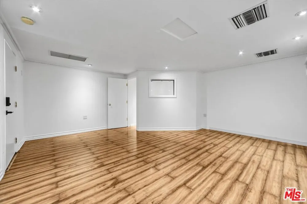 6254 Ben Avenue Los Angeles, CA 91606