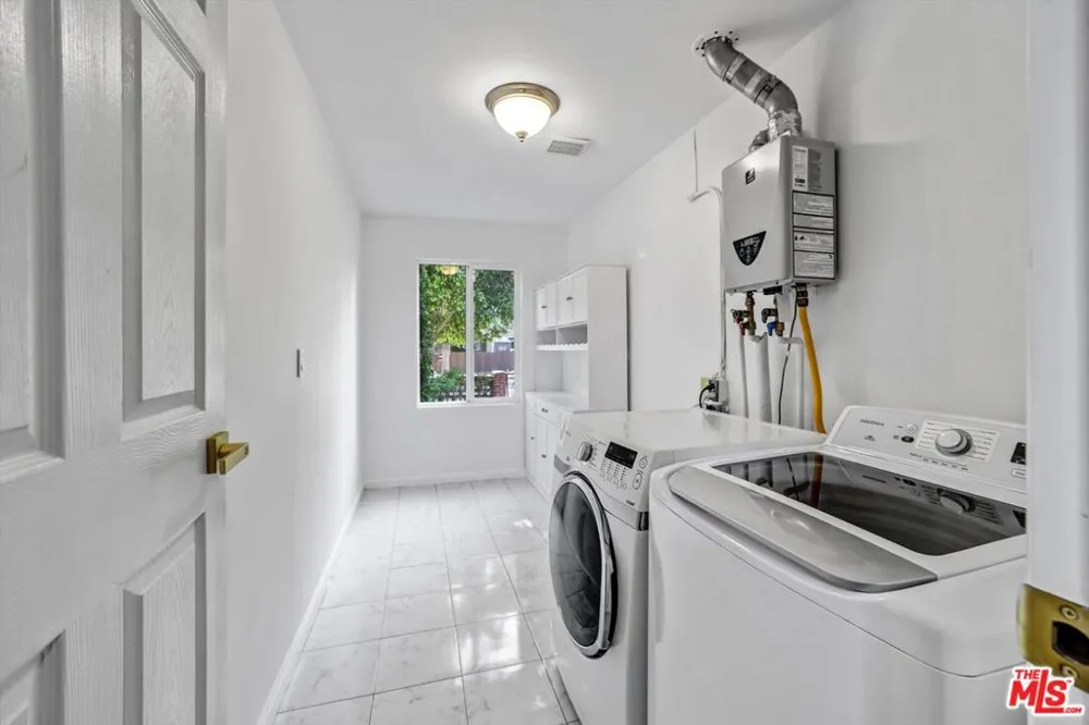 6254 Ben Avenue Los Angeles, CA 91606