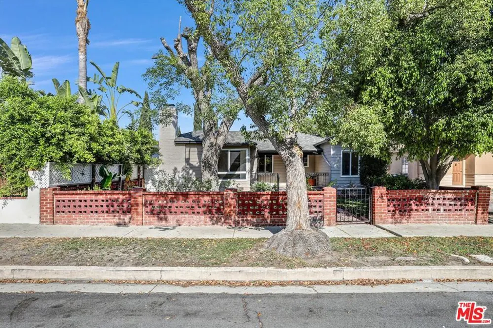 6254 Ben Avenue Los Angeles, CA 91606
