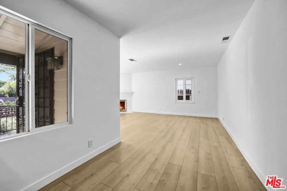 6254 Ben Avenue Los Angeles, CA 91606