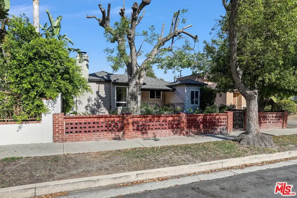 6254 Ben Avenue Los Angeles, CA 91606