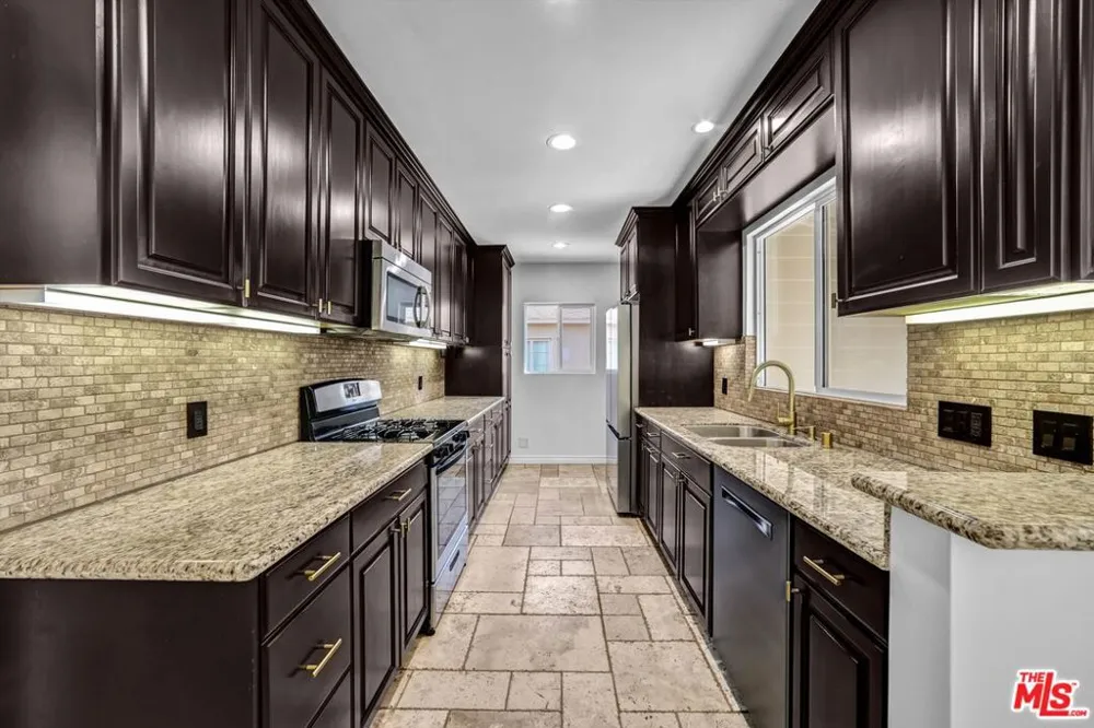 6254 Ben Avenue Los Angeles, CA 91606