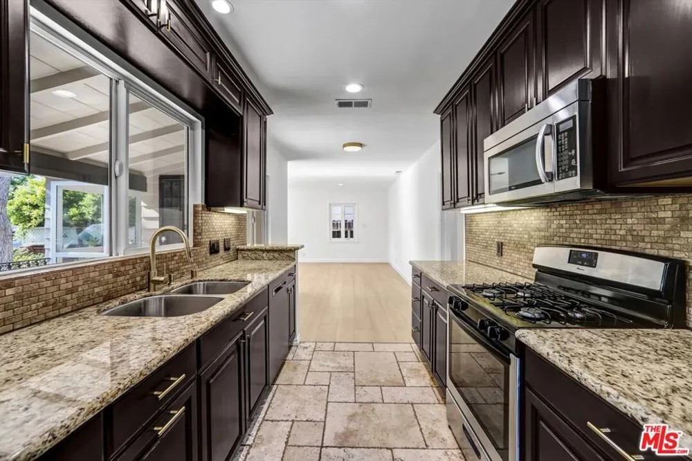 6254 Ben Avenue Los Angeles, CA 91606