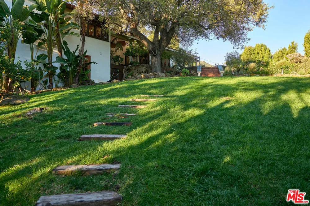 22068 Topanga School Road Topanga, CA 90290