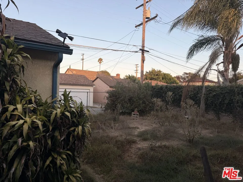 11726 Spinning Avenue Hawthorne, CA 90250