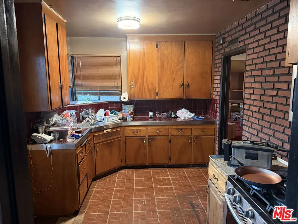 11726 Spinning Avenue Hawthorne, CA 90250