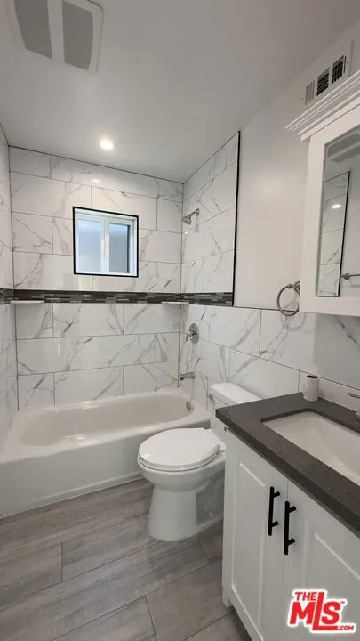 9011 Holmes Avenue #B Los Angeles, CA 90002