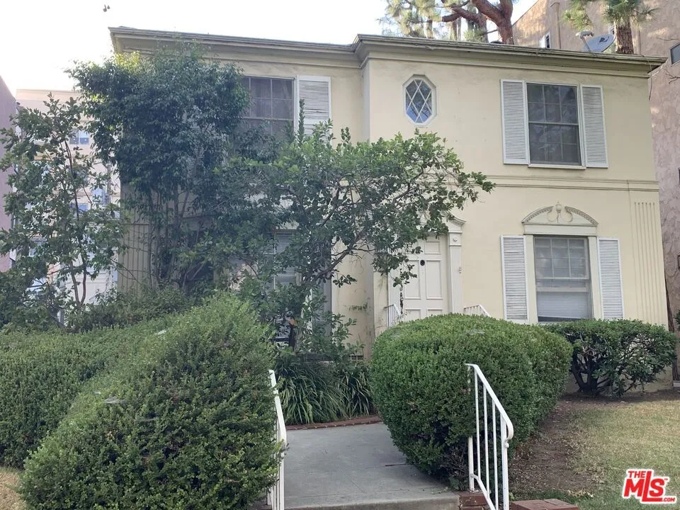 325 PALM DRIVE #E Beverly Hills, CA 90210