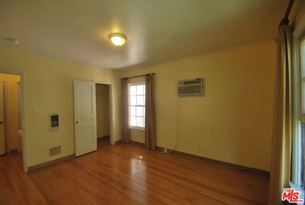 325 PALM DRIVE #E Beverly Hills, CA 90210