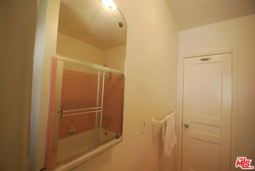 325 PALM DRIVE #E Beverly Hills, CA 90210
