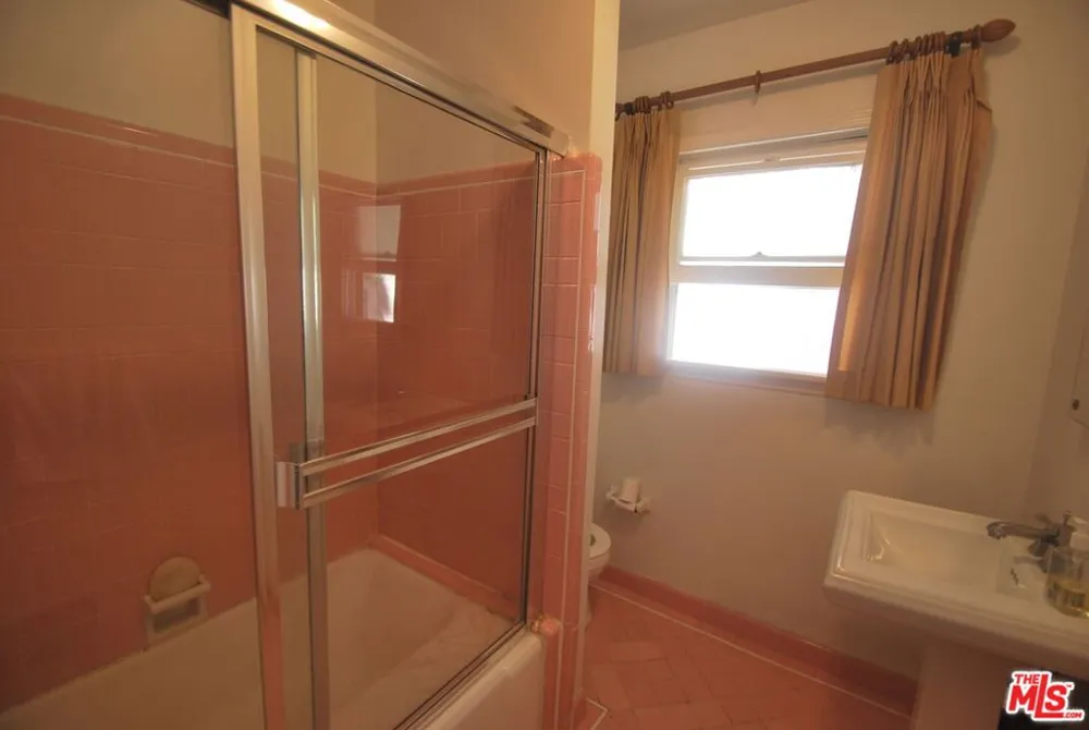 325 PALM DRIVE #E Beverly Hills, CA 90210