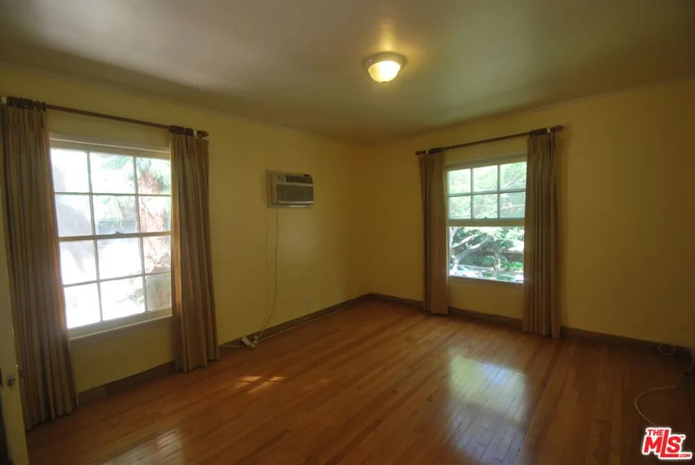 325 PALM DRIVE #E Beverly Hills, CA 90210