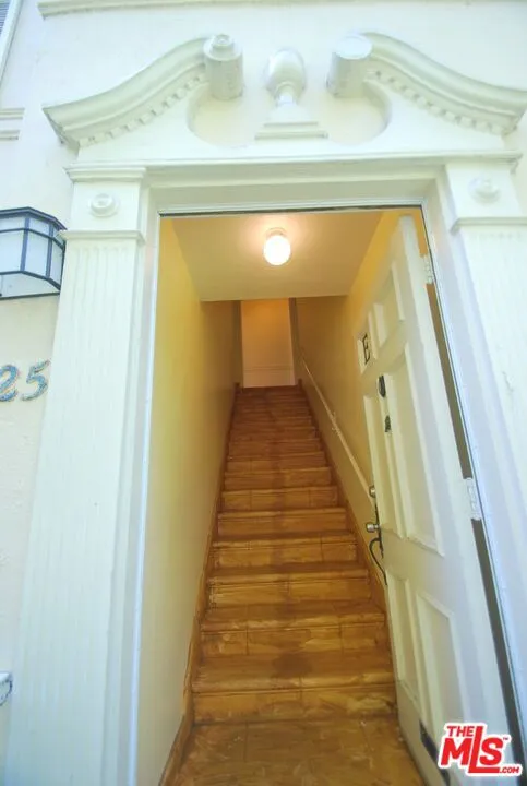 325 PALM DRIVE #E Beverly Hills, CA 90210