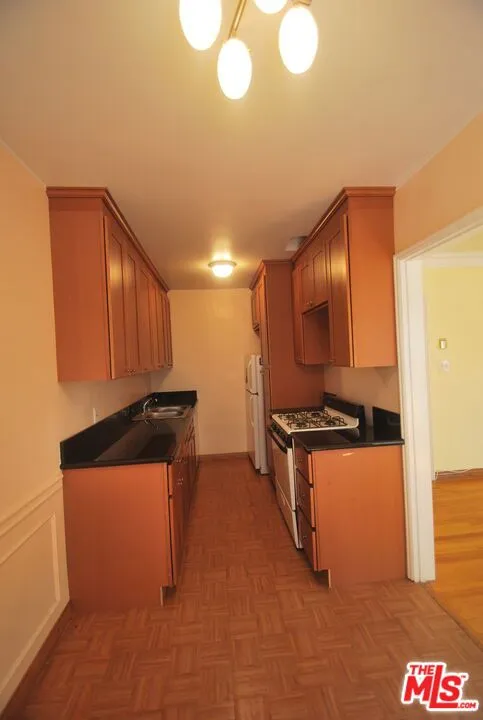 325 PALM DRIVE #E Beverly Hills, CA 90210