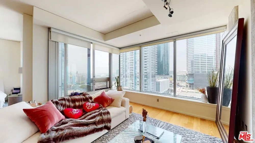 1155 S Grand Avenue #1106 Los Angeles, CA 90015