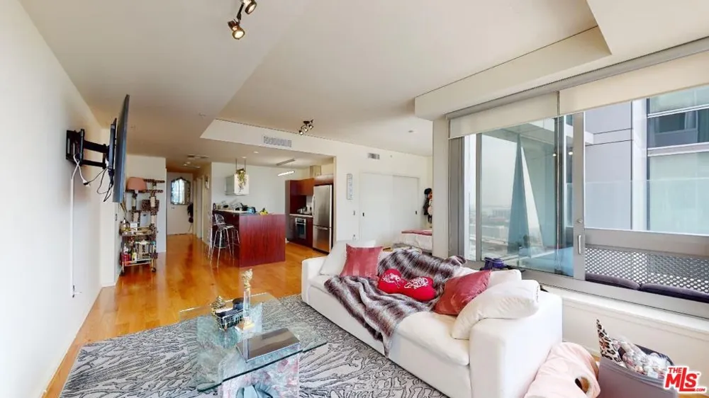 1155 S Grand Avenue #1106 Los Angeles, CA 90015