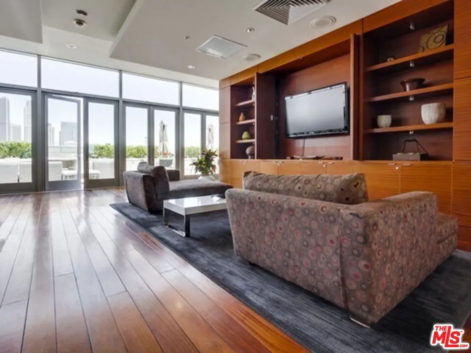 1155 S Grand Avenue #1106 Los Angeles, CA 90015