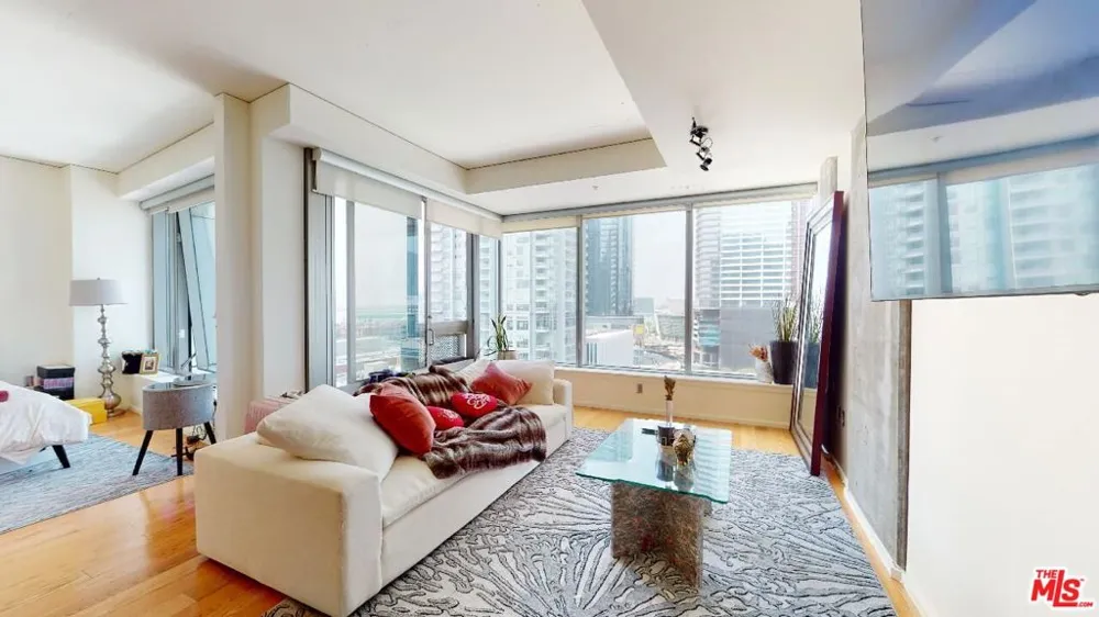 1155 S Grand Avenue #1106 Los Angeles, CA 90015