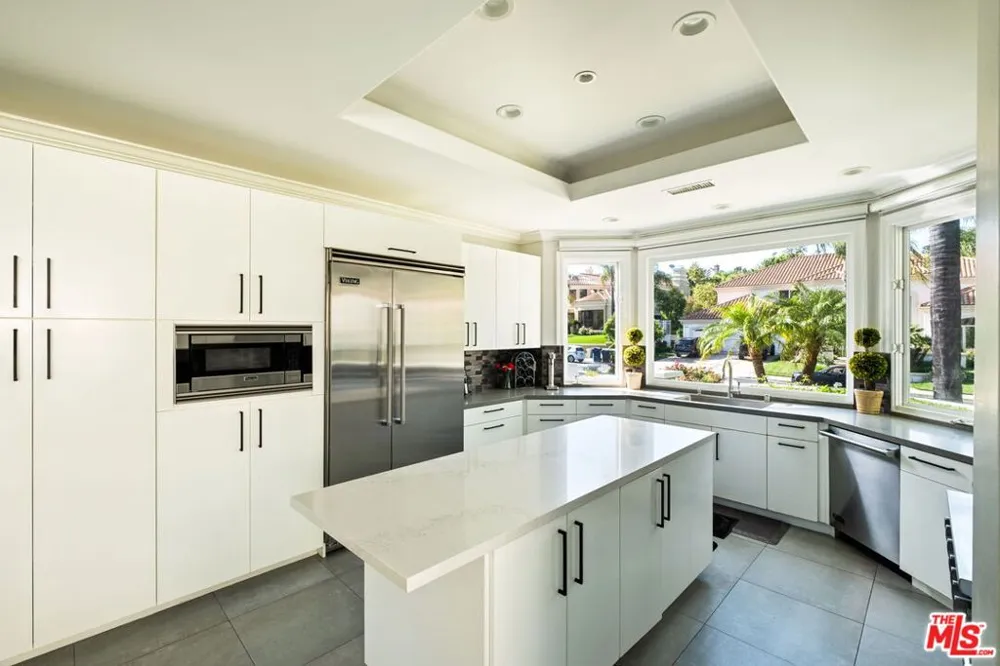 5325 Collingwood Circle Calabasas, CA 91302