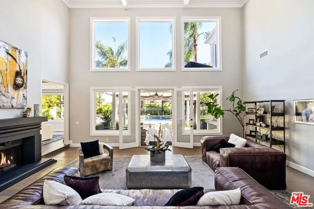 5325 Collingwood Circle Calabasas, CA 91302