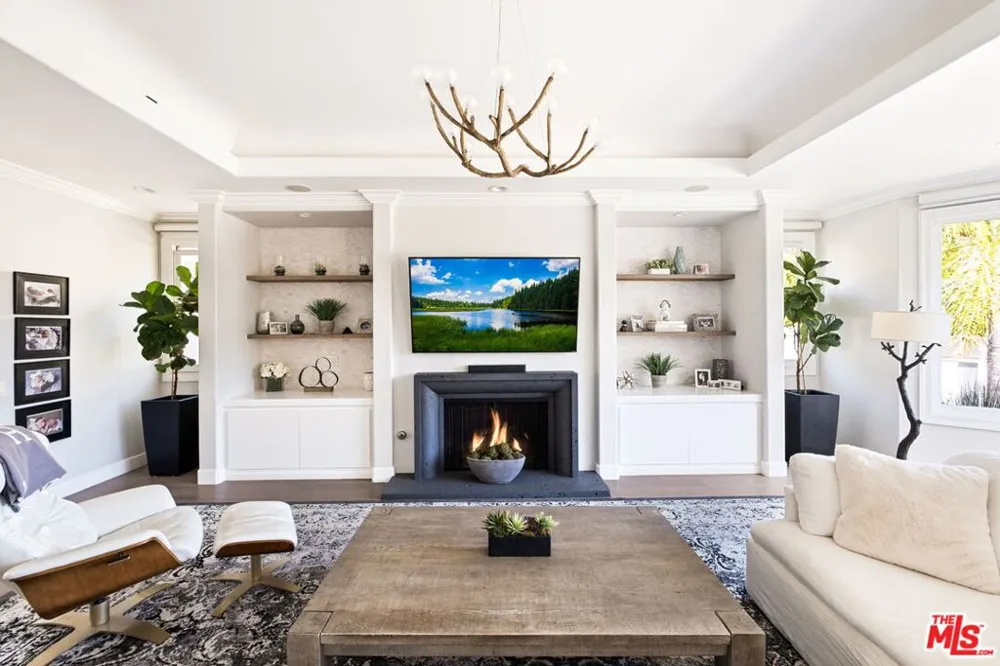 5325 Collingwood Circle Calabasas, CA 91302