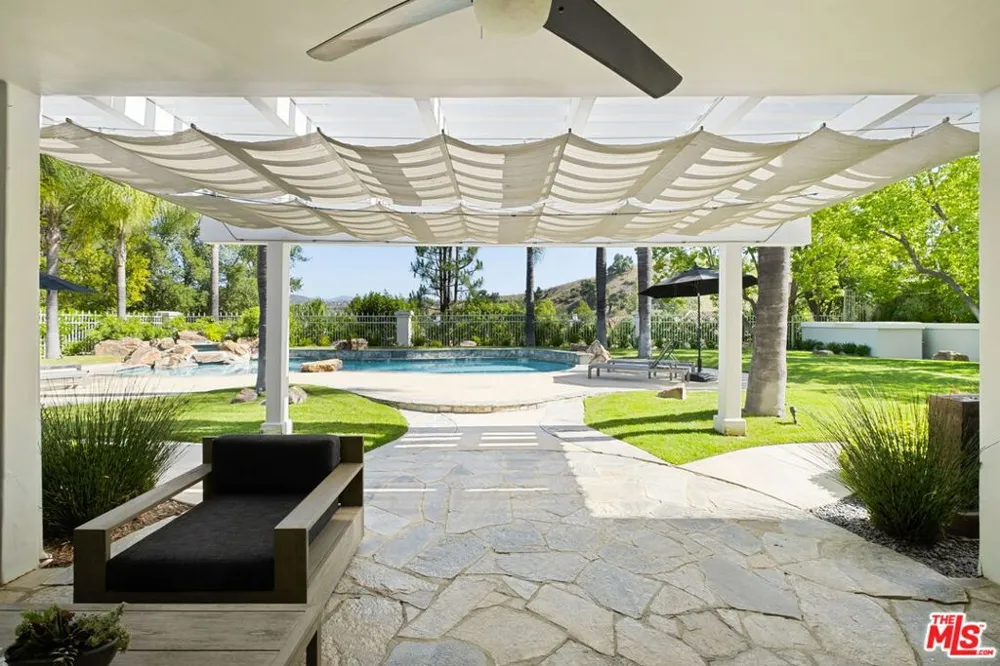 5325 Collingwood Circle Calabasas, CA 91302
