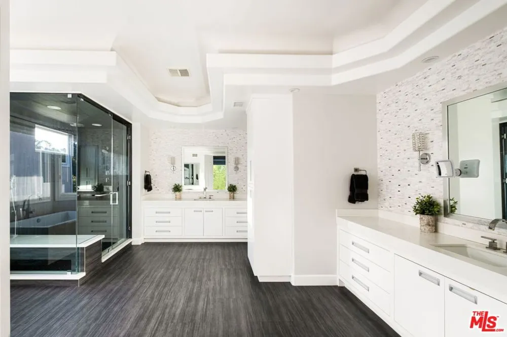 5325 Collingwood Circle Calabasas, CA 91302