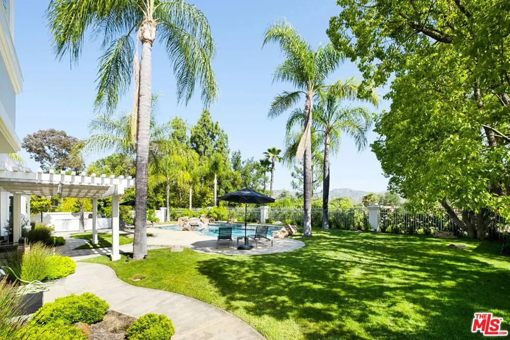5325 Collingwood Circle Calabasas, CA 91302
