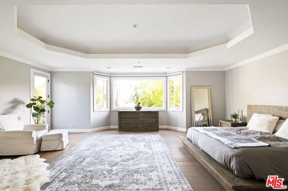 5325 Collingwood Circle Calabasas, CA 91302
