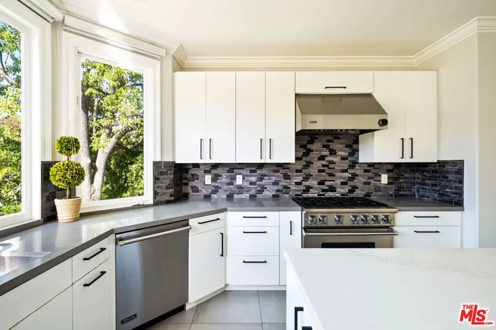 5325 Collingwood Circle Calabasas, CA 91302