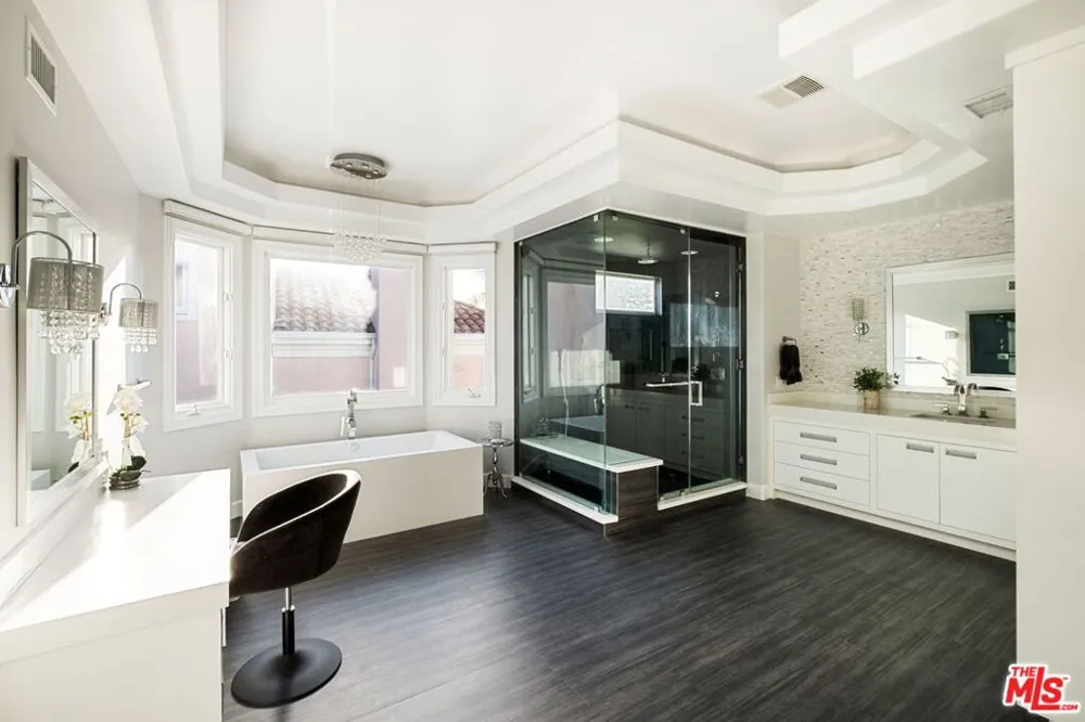 5325 Collingwood Circle Calabasas, CA 91302