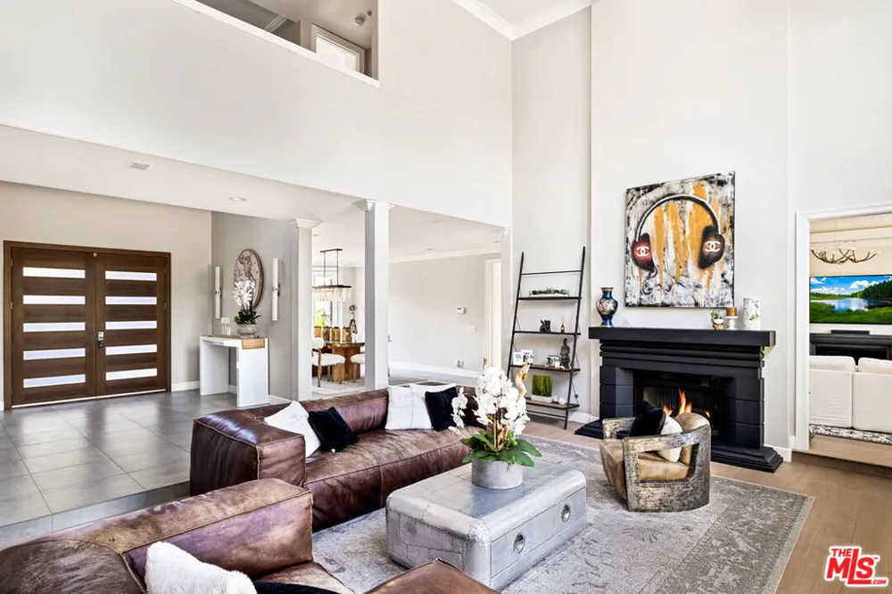 5325 Collingwood Circle Calabasas, CA 91302