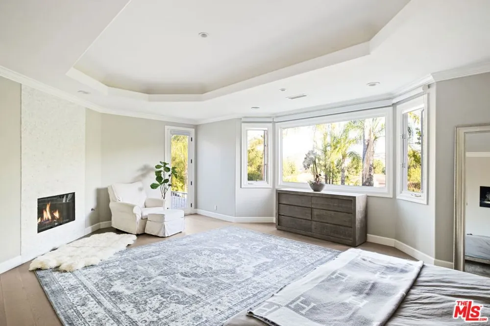 5325 Collingwood Circle Calabasas, CA 91302